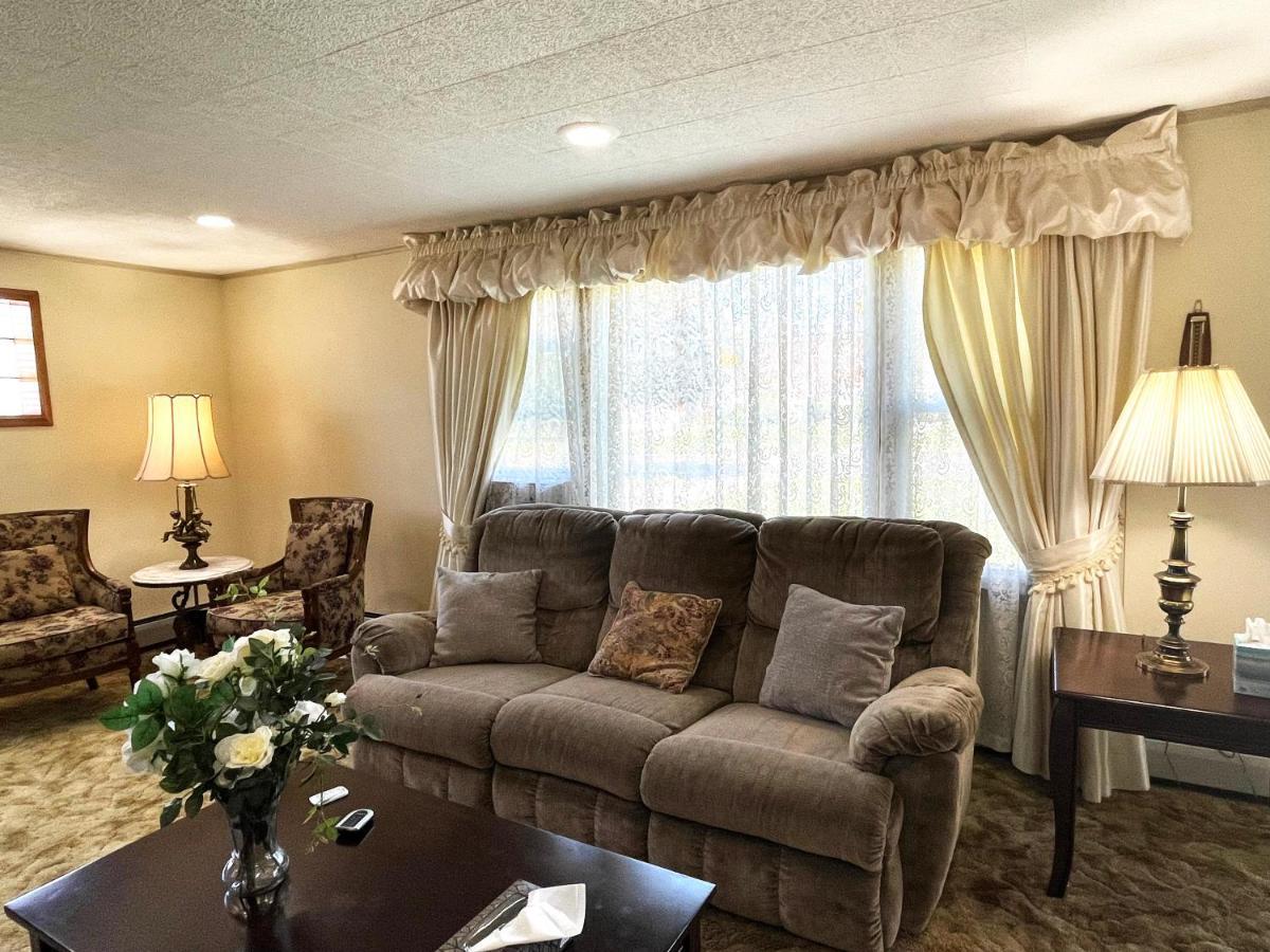 Entire Home In Buffalo - 6 Guests 3 Bedroom 1 Bath - Convenient Location - 25Min To Niagara Falls Exterior photo