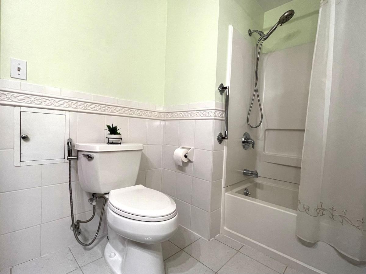Entire Home In Buffalo - 6 Guests 3 Bedroom 1 Bath - Convenient Location - 25Min To Niagara Falls Exterior photo
