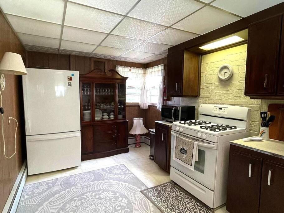 Entire Home In Buffalo - 6 Guests 3 Bedroom 1 Bath - Convenient Location - 25Min To Niagara Falls Exterior photo